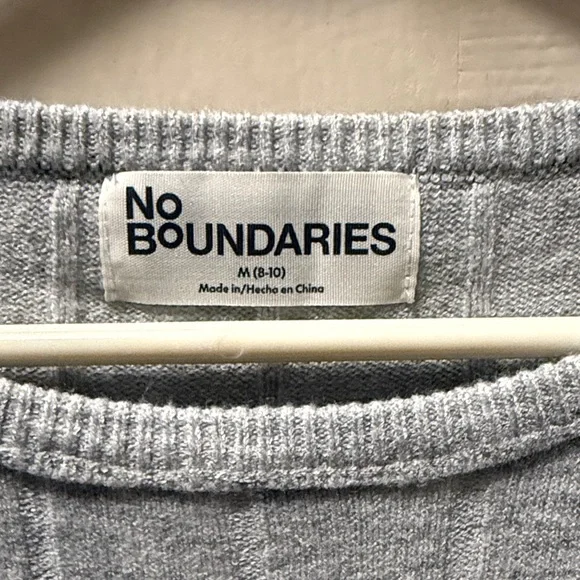 ⭐️ 2/$12 No Boundaries Light Gray Ribbed Sweatshirt - Picture 3 of 4